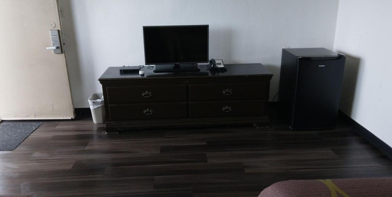 Super 8 By Wyndham Millbury/Toledo Otel Dış mekan fotoğraf