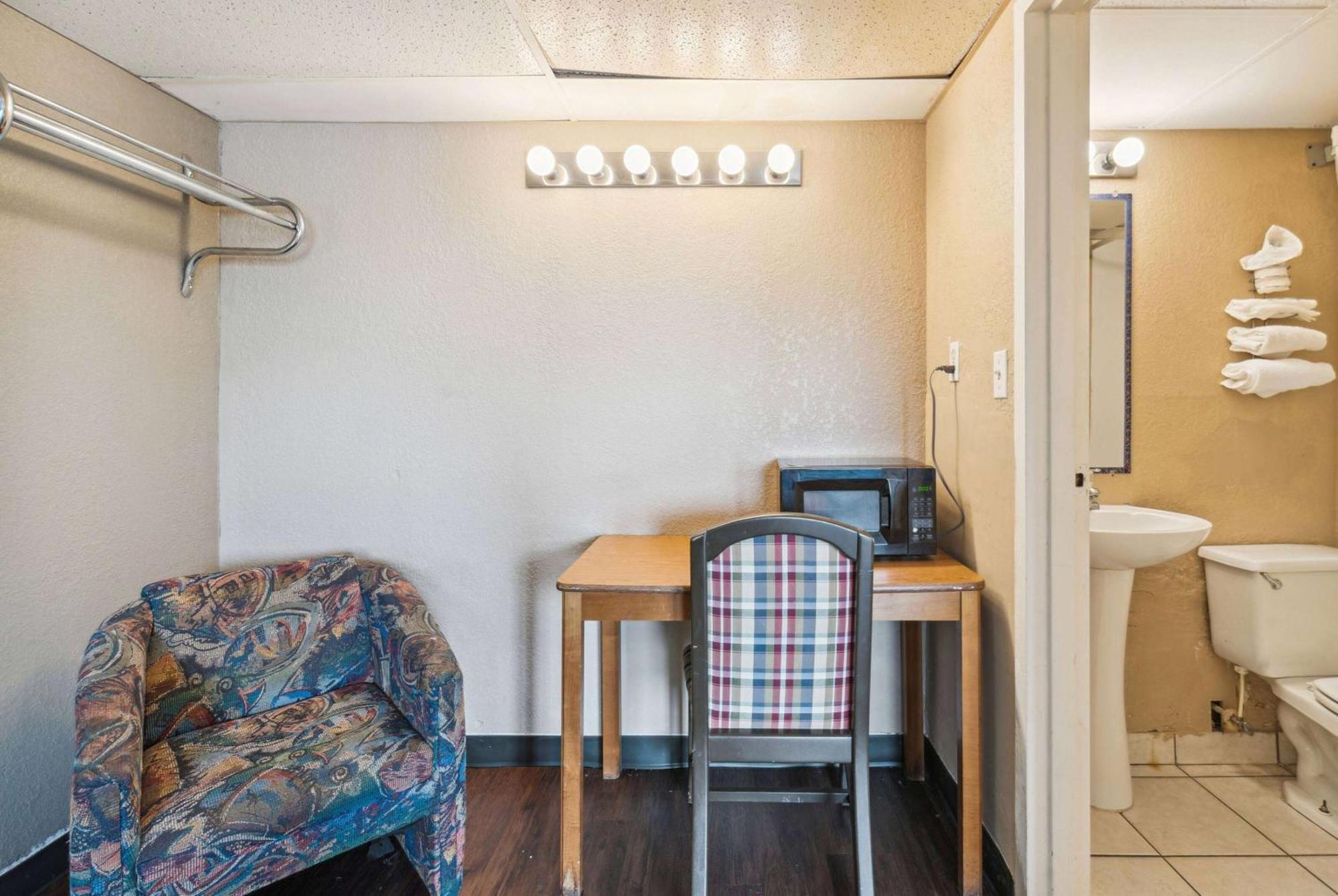 Super 8 By Wyndham Millbury/Toledo Otel Dış mekan fotoğraf
