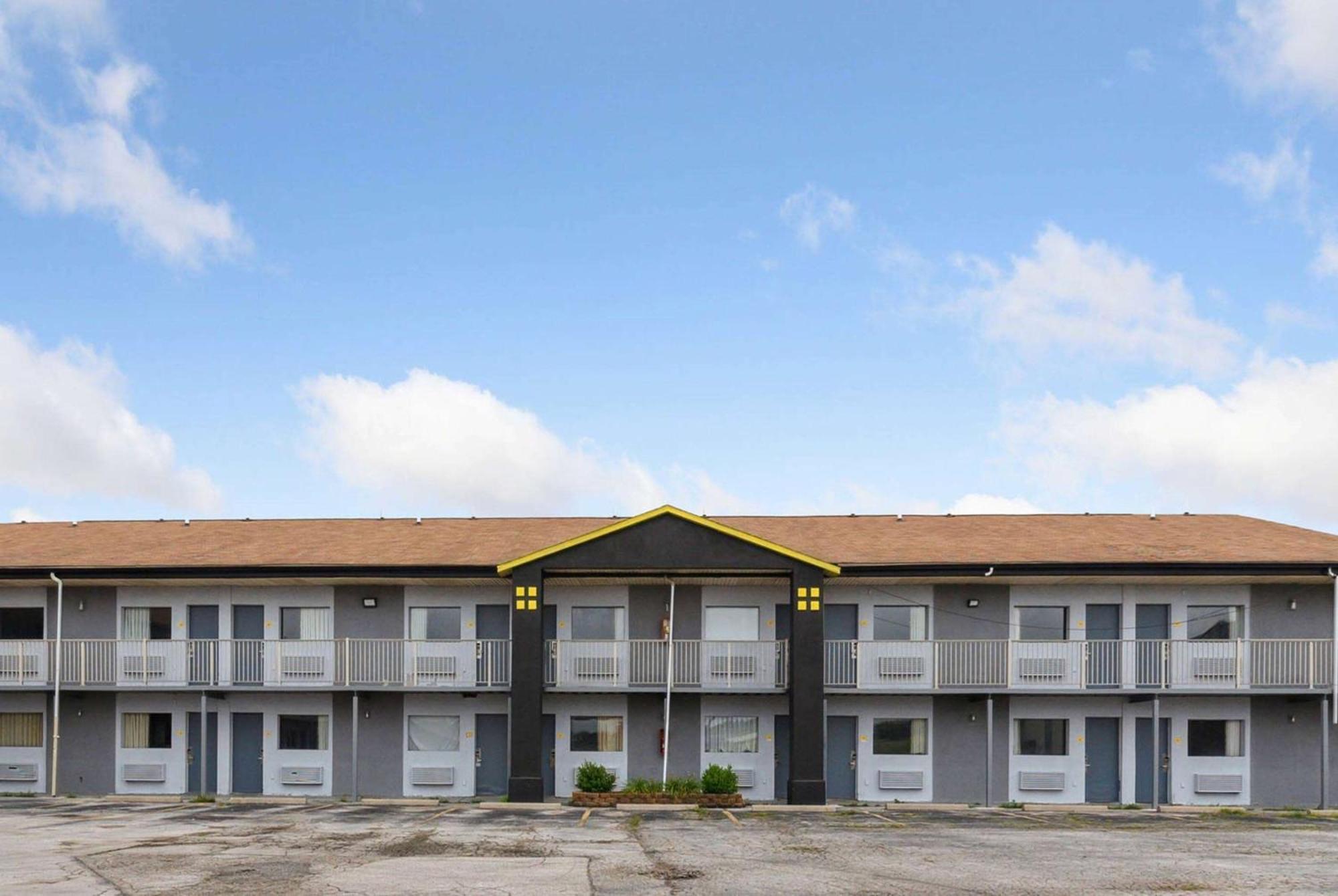 Super 8 By Wyndham Millbury/Toledo Otel Dış mekan fotoğraf